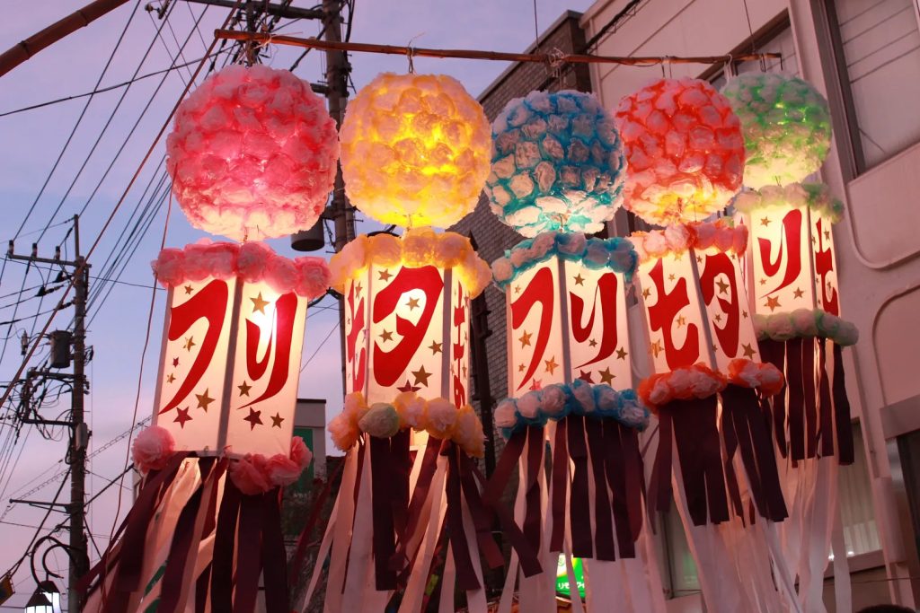 大宮日進七夕まつりの色鮮やかな飾り